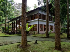 <b>Notice</b>: Undefined index: title in <b>/home3/apgdovmy/public_html/catalog/view/theme/default/template/content/list_hotels.tpl</b> on line <b>26</b>